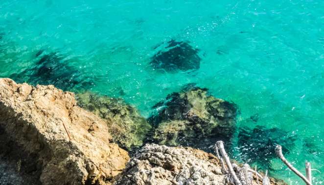 Viagem de carro em Portugal - Portinho de Arrábida - O mar em Portinho é deslumbrante Viagem de carro em Portugal - Portinho de Arrábida - O mar em Portinho é deslumbrante