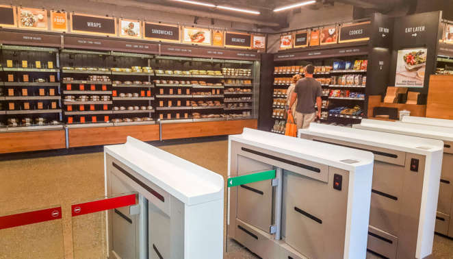 Amazon Go: basta escanear o código no seu celular para liberar a catraca da loja autônoma da Amazon