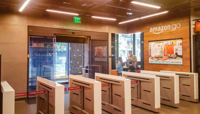 Amazon Go: como diz o aviso acima da porta, você pode simplesmente sair da loja autônoma da Amazon depois de fazer suas compras Amazon Go: como diz o aviso acima da porta, você pode simplesmente sair da loja autônoma da Amazon depois de fazer suas compras