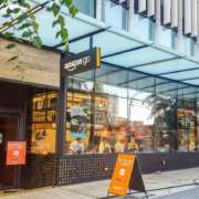 Amazon Go: fachada de uma das lojas autônomas da Amazon em Seattle