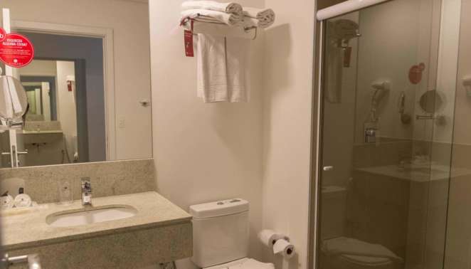 Ramada Viracopos: o hotel próximo ao aeroporto de Campinas tem quartos com banheiros equipados e ótimos amenities próprios Ramada Viracopos: o hotel próximo ao aeroporto de Campinas tem quartos com banheiros equipados e ótimos amenities próprios