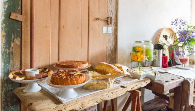 Caminho do queijo artesanal paulista: além das visitas guiadas, a Fazenda Atalaia também oferece aos visitante um belo café da manhã Caminho do queijo artesanal paulista: além das visitas guiadas, a Fazenda Atalaia também oferece aos visitante um belo café da manhã