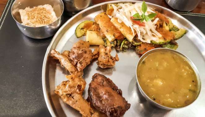 Onde comer em Belém do Pará: no Govinda você pode fazer uma refeição indiana, provar a culinária paraense ou ainda misturar um pouco de cada uma