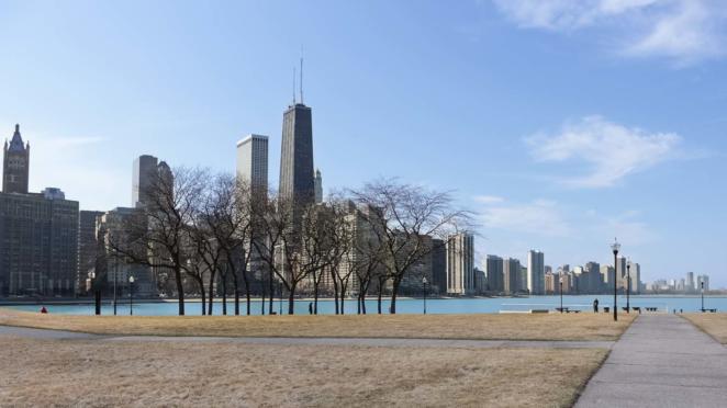 A voz parecia vir do além naquele parque deserto em uma manhã de inverno em Chicago