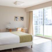 O quarto super iluminado e espaçoso do Hotel Dazzler Polo em Palermo, Buenos Aires