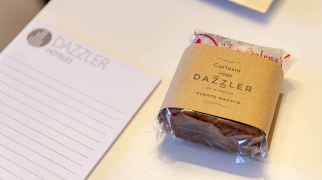 Uma torta galesa estava esperando por nós no quarto do Dazzler Puerto Madryn