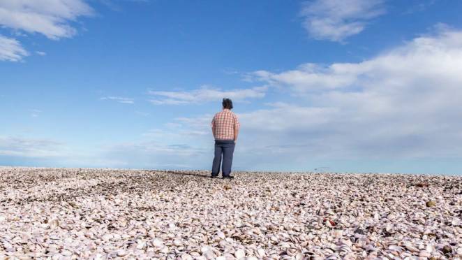 A Playa las Conchillas, em Río Negro, é quase que totalmente coberta por conchinhas, daí seu nome