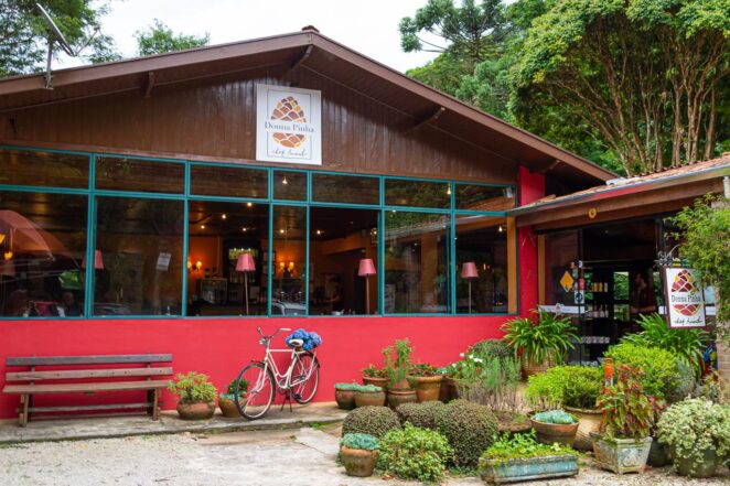 O restaurante Donna Pinha em Santo Antônio do Pinhal tem tudo que um restaurante de cidade turística precisa O restaurante Donna Pinha em Santo Antônio do Pinhal tem tudo que um restaurante de cidade turística precisa