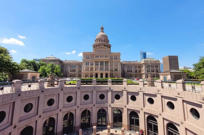 Austin é a capital do Texas, por isso o capitólio do estado está localizado na cidade