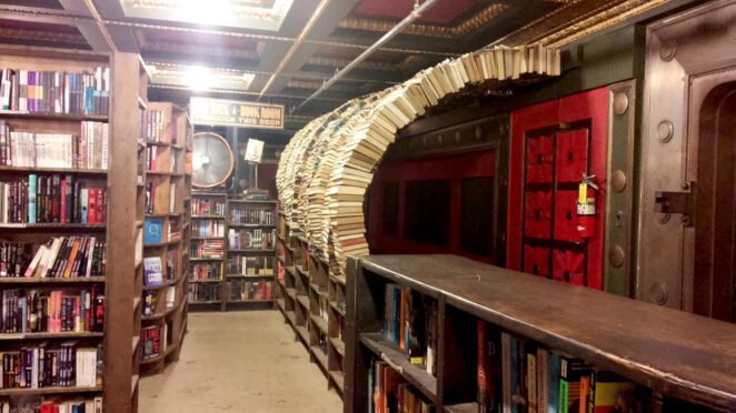 The Last Bookstore, um reduto livreiro no centro de Los Angeles